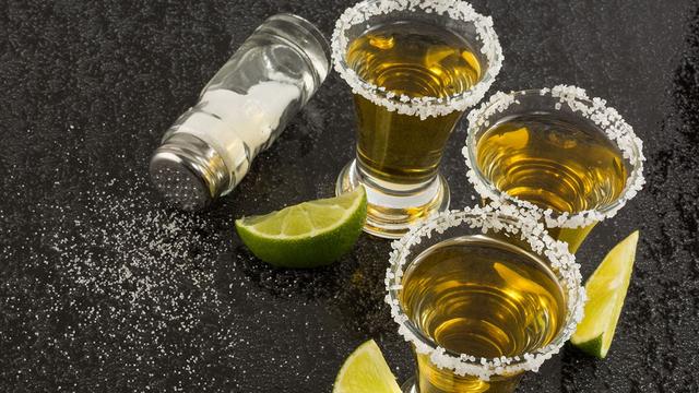 Wie man Tequila richtig trinkt: Traditionelle Bräuche und moderne Trends Wie man Tequila richtig trinkt: Traditionelle Bräuche und moderne Trends