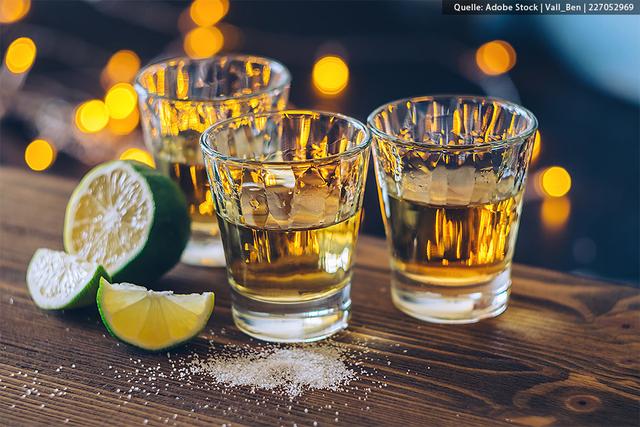 Die richtige Art, Tequila zu trinken: Pur oder mit Salz und Zitrone? Die richtige Art, Tequila zu trinken: Pur oder mit Salz und Zitrone?