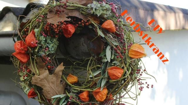 Herbstliche Türdeko: Die schönsten DIY-Ideen für einen selbstgemachten Türkranz Herbstliche Türdeko: Die schönsten DIY-Ideen für einen selbstgemachten Türkranz