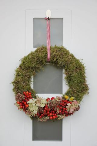 Bastelspaß im Herbst: Gestalten Sie Ihren eigenen Türkranz mit Naturmaterialien Bastelspaß im Herbst: Gestalten Sie Ihren eigenen Türkranz mit Naturmaterialien