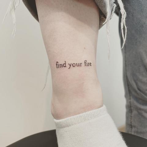 Inspirierende Schriftzüge für Tattoos: 6 schöne Ideen und ihre symbolische Bedeutung Inspirierende Schriftzüge für Tattoos: 6 schöne Ideen und ihre symbolische Bedeutung