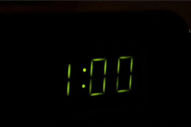 Die spirituelle Bedeutung des nächtlichen Erwachens um 1 Uhr enthüllt