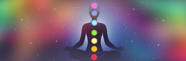 Die Verbindung zwischen den Chakren und den Farben des Regenbogens