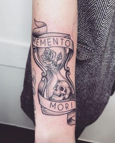 Die Botschaft des Memento Mori Tattoos: Erinnere dich daran, dass du sterblich bist Die Botschaft des Memento Mori Tattoos: Erinnere dich daran, dass du sterblich bist