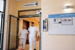 Technische Innovationen in der Palliativmedizin: Das Radarsystem zur Überwachung im künstlichen Koma Technische Innovationen in der Palliativmedizin: Das Radarsystem zur Überwachung im künstlichen Koma