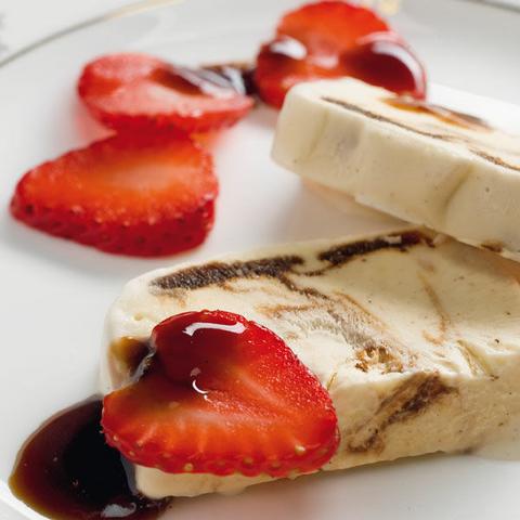 Süße Kontraste: Balsamico als Topping für Eis und Kuchen Süße Kontraste: Balsamico als Topping für Eis und Kuchen