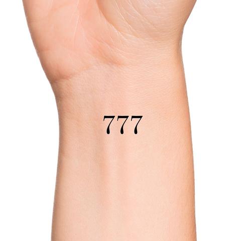 Vom Judentum bis zur Numerologie: Die vielfältigen Bedeutungen des 777-Tattoos