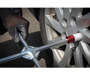 Wichtige Punkte beim Einsatz eines Wagenhebers für den Radwechsel Wichtige Punkte beim Einsatz eines Wagenhebers für den Radwechsel