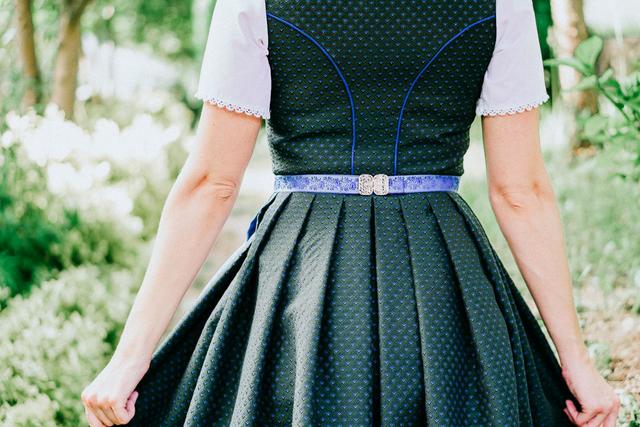Nähanleitung: So gelingt dir das Nähen eines eigenen Dirndls Nähanleitung: So gelingt dir das Nähen eines eigenen Dirndls