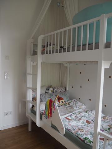 DIY Anleitung: Rausfallschutz fürs Kinderbett selber bauen DIY Anleitung: Rausfallschutz fürs Kinderbett selber bauen
