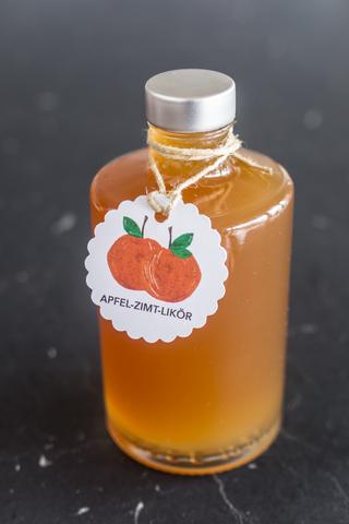 Selbstgemachte Weihnachtsliköre: Perfekte Geschenke aus der Küche Selbstgemachte Weihnachtsliköre: Perfekte Geschenke aus der Küche