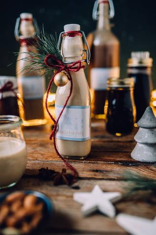 Fünf köstliche Weihnachtsliköre zum Selbermachen und Verschenken Fünf köstliche Weihnachtsliköre zum Selbermachen und Verschenken