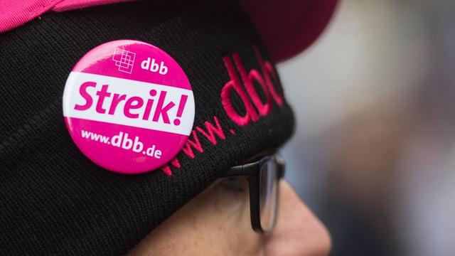 Verbeamtete Lehrkräfte und das Streikrecht: Eine rechtliche Auseinandersetzung Verbeamtete Lehrkräfte und das Streikrecht: Eine rechtliche Auseinandersetzung