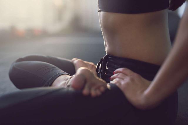Natürliche Mittel gegen Blähungen: So sagst du deinem Blähbauch den Kampf an Natürliche Mittel gegen Blähungen: So sagst du deinem Blähbauch den Kampf an