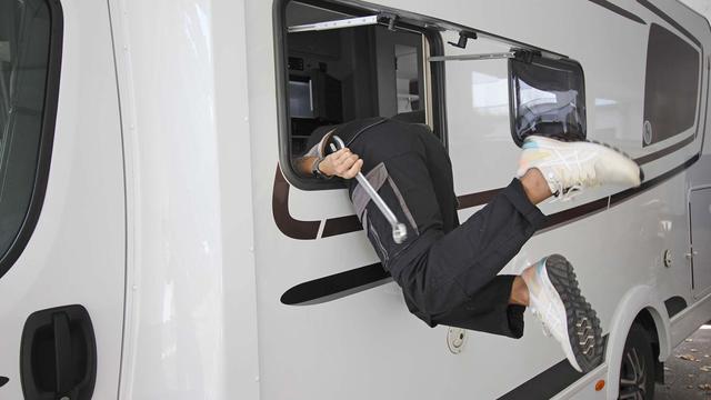 Maßgeschneiderte Sicherheit: Eine individuelle Wohnmobil Fenstersicherung selber machen Maßgeschneiderte Sicherheit: Eine individuelle Wohnmobil Fenstersicherung selber machen