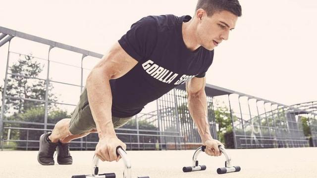 Liegestütze: Effektives Ganzkörpertraining für Muskelaufbau Liegestütze: Effektives Ganzkörpertraining für Muskelaufbau