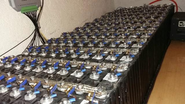 Eigenen Strom speichern: Bauanleitung für einen DIY-Stromspeicher bei Balkonkraftwerken Eigenen Strom speichern: Bauanleitung für einen DIY-Stromspeicher bei Balkonkraftwerken