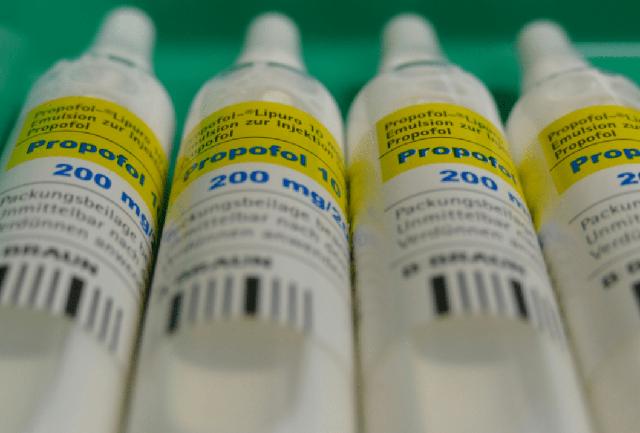 5. Propofol: Sicherheitsmaßnahmen, Wechselwirkungen und Kontraindikationen beachten 5. Propofol: Sicherheitsmaßnahmen, Wechselwirkungen und Kontraindikationen beachten