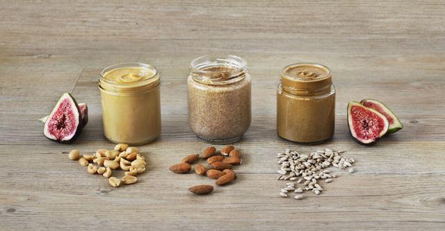 Gesundes und leckeres Nussmus aus verschiedenen Nüssen selbst herstellen Gesundes und leckeres Nussmus aus verschiedenen Nüssen selbst herstellen
