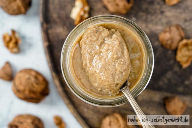 Tolle Geschenkidee aus der Küche: Selbstgemachtes Nussmus in hübschen Gläsern Tolle Geschenkidee aus der Küche: Selbstgemachtes Nussmus in hübschen Gläsern