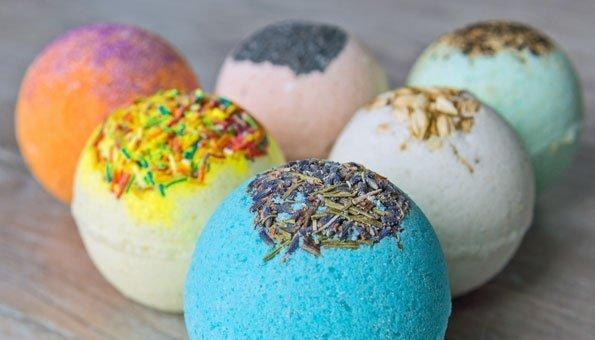 Kreative Beauty-Idee: Badebomben selber machen mit diesem einfachen Rezept Kreative Beauty-Idee: Badebomben selber machen mit diesem einfachen Rezept