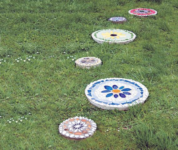 Schritt-für-Schritt-Anleitung: So einfach können Sie Trittsteine selber machen