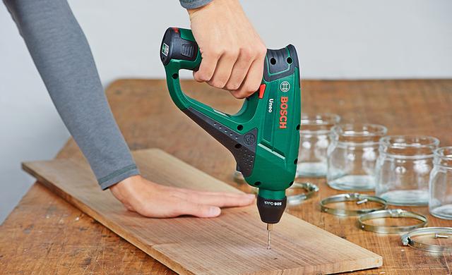 DIY-Projekt: Schraubenregal für Werkstatt oder Badezimmer selbst bauen DIY-Projekt: Schraubenregal für Werkstatt oder Badezimmer selbst bauen