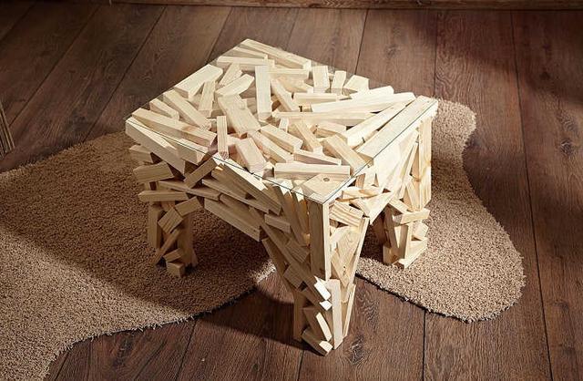 Günstiger Beistelltisch selber bauen: Anleitung für einfaches DIY-Möbelstück Günstiger Beistelltisch selber bauen: Anleitung für einfaches DIY-Möbelstück