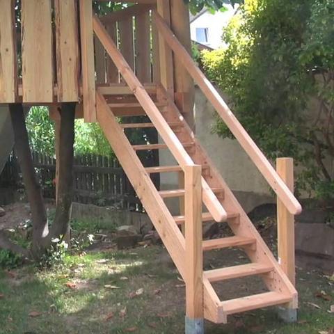 DIY-Projekt: Eine einfache Holztreppe für den Garten selber bauen