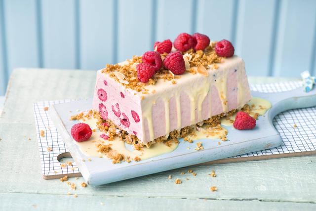 Himmlische Kreationen: Verführerische Eistorten mit Honigeis und Himbeeren Himmlische Kreationen: Verführerische Eistorten mit Honigeis und Himbeeren