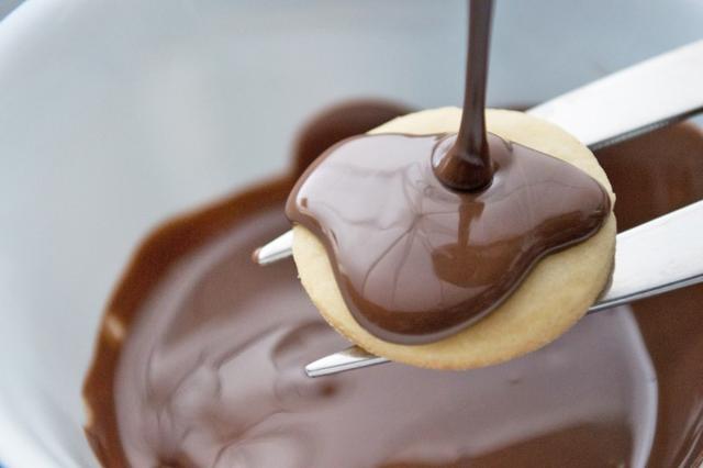 Köstliche Schokoglasur selber machen mit diesem einfachen Rezept Köstliche Schokoglasur selber machen mit diesem einfachen Rezept
