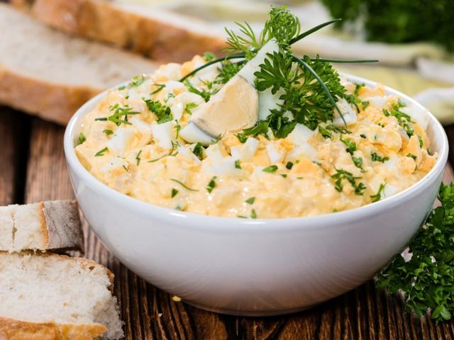 Leckeres Rezept für selbstgemachten Eiersalat Leckeres Rezept für selbstgemachten Eiersalat