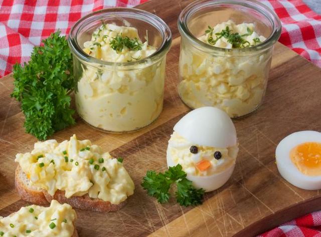 Einfache Anleitung zum Selbermachen von Eiersalat Einfache Anleitung zum Selbermachen von Eiersalat
