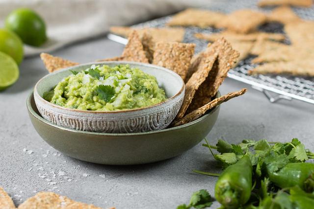Mexikanischer Genuss: Selbstgemachte Guacamole als Dip Mexikanischer Genuss: Selbstgemachte Guacamole als Dip