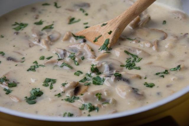 Einfaches Rezept für Pilzsoße selber machen - Perfekt zu Nudeln! - Sieu ...