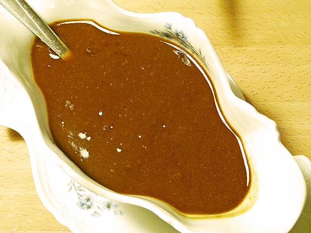 Köstliche Bratensoße selbst gemacht - Das perfekte Rezept Köstliche Bratensoße selbst gemacht - Das perfekte Rezept