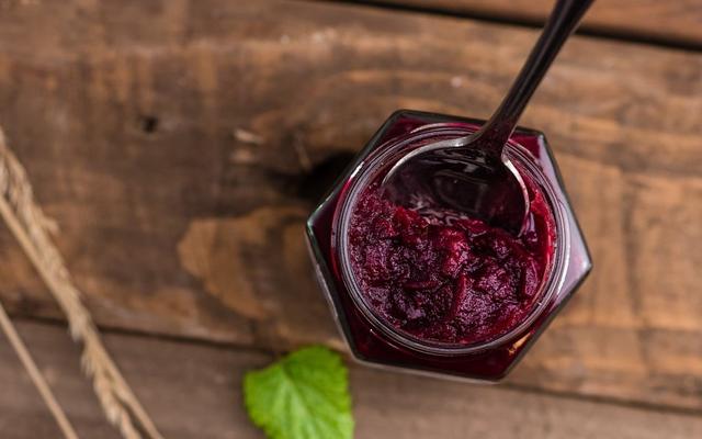 Heidelbeermarmelade ohne Zusatzstoffe: Selber machen mit nur 3 Zutaten Heidelbeermarmelade ohne Zusatzstoffe: Selber machen mit nur 3 Zutaten