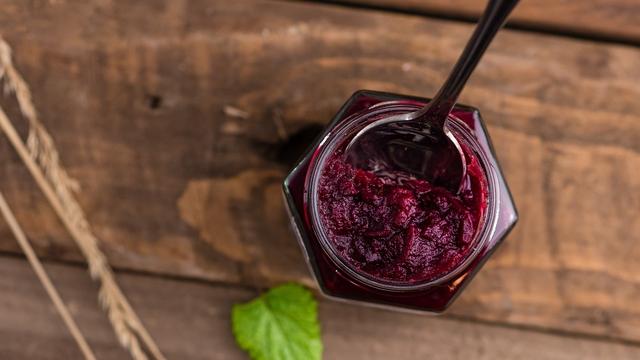 Leckere Heidelbeermarmelade selbst herstellen: Schnelles und einfaches Rezept Leckere Heidelbeermarmelade selbst herstellen: Schnelles und einfaches Rezept