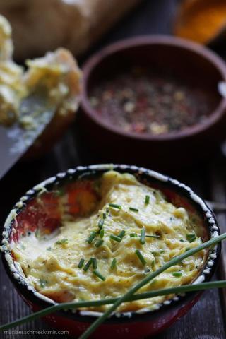 Frische Knoblauchbutter aus eigener Herstellung: Vielseitig verwendbar Frische Knoblauchbutter aus eigener Herstellung: Vielseitig verwendbar