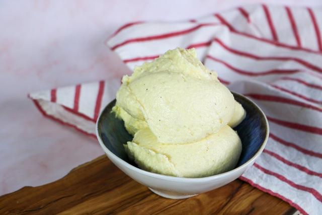 Harmonisches und cremiges Kokoseis selbst zubereiten: Ein Genuss für alle Sinne Harmonisches und cremiges Kokoseis selbst zubereiten: Ein Genuss für alle Sinne