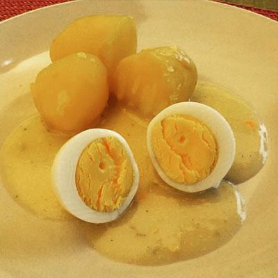 Traditionelle DDR-Schulküche neu interpretiert: Das Originalrezept für selbstgemachte Senfsoße Traditionelle DDR-Schulküche neu interpretiert: Das Originalrezept für selbstgemachte Senfsoße