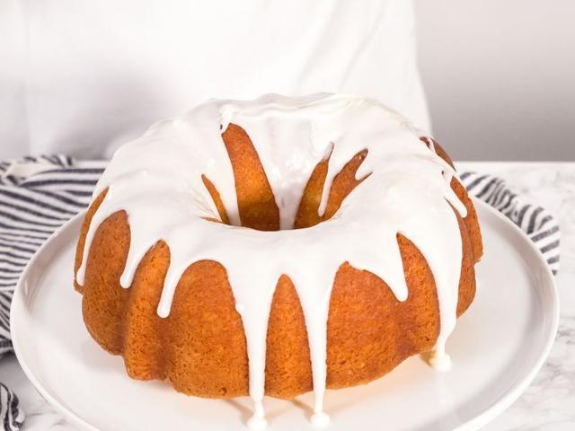 Kuchen, Torten und Co.: Mit selbstgemachtem Zuckerguss verfeinern Kuchen, Torten und Co.: Mit selbstgemachtem Zuckerguss verfeinern
