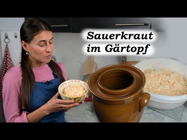 Traditionelles Sauerkraut selber machen mit einem Gärtopf Traditionelles Sauerkraut selber machen mit einem Gärtopf