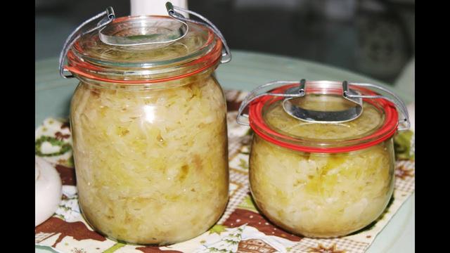 Schritt-für-Schritt-Anleitung: Sauerkraut im Gärtopf herstellen Schritt-für-Schritt-Anleitung: Sauerkraut im Gärtopf herstellen