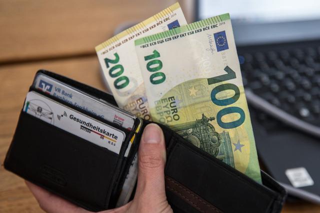 Wie lange dauert es, bis Hartz-4-Empfänger die 300 Euro Energiepauschale erhalten?