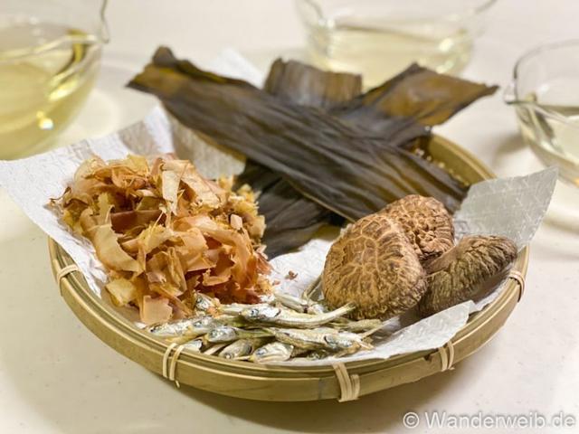 "Dashi Zubereitung: Tipps und Tricks für den authentischen Geschmack" "Dashi Zubereitung: Tipps und Tricks für den authentischen Geschmack"