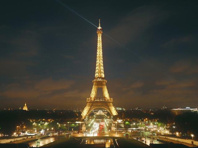 Eiffelturm bei Nacht: Wann beginnt das beeindruckende Blinken?