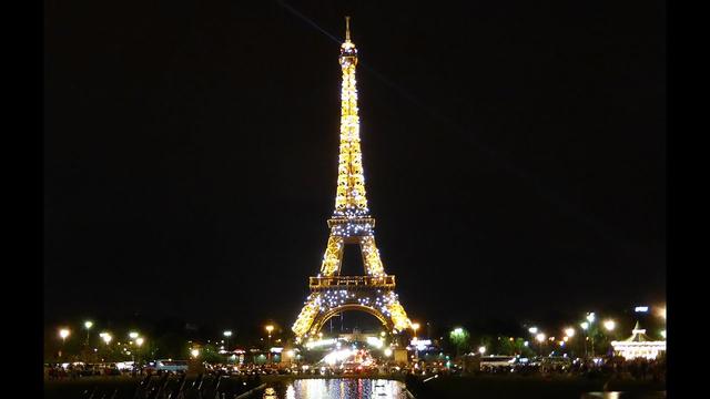 Das faszinierende Blinken des Eiffelturms: Zu welcher Uhrzeit kann man es erleben?
