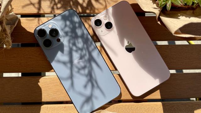 iPhone 13 Größenvergleich: Wie groß ist es im Vergleich zu früheren Modellen? iPhone 13 Größenvergleich: Wie groß ist es im Vergleich zu früheren Modellen?