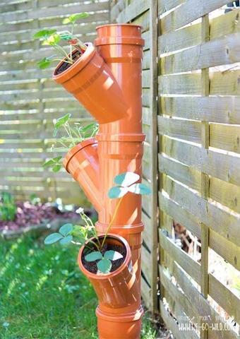 Platzsparend und kreativ: Erdbeerturm selber bauen ohne bohren und schrauben